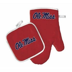 Ole Miss oven mitt and pot holder set.